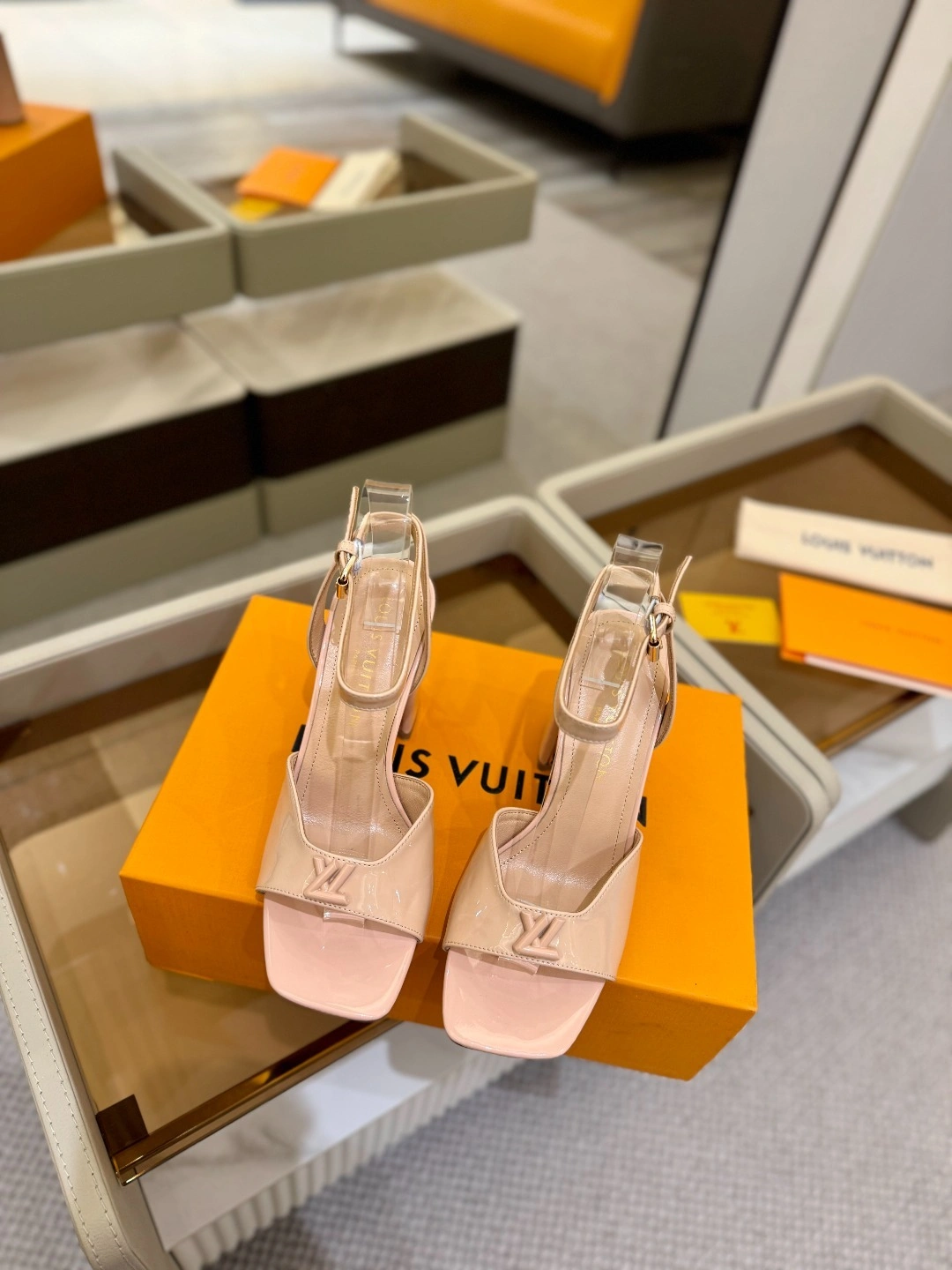 COCO-- 8V 1AGUTG Calfskin goatskin Heel height：8.5CM item:E-X158D4114